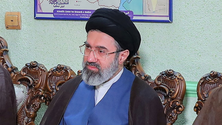 ईरान के नए सुप्रीम लीडर के खिलाफ भी शुरू हुआ विरोध, महिलाएं लगा रहीं 'मुजतबा मुर्दाबाद' के नारे- VIDEO