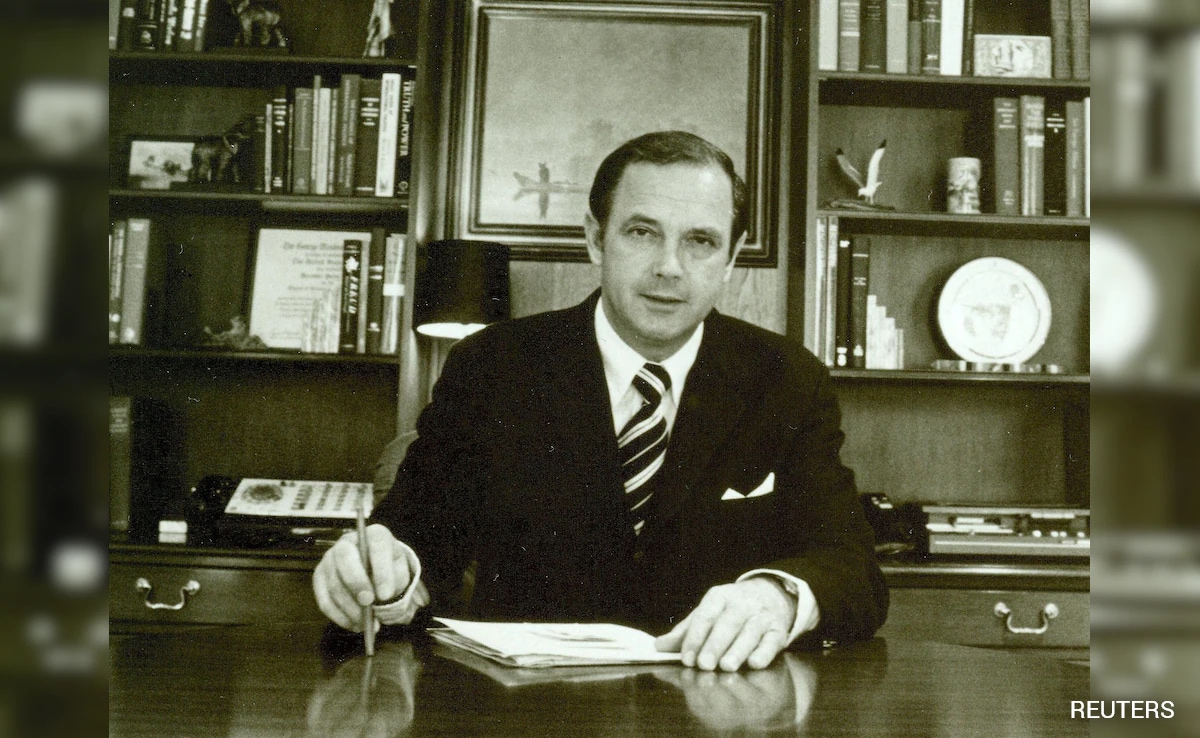 Alexander Butterfield, Ex-Nixon Aide Who Revealed Watergate Tapes, Dies At 99