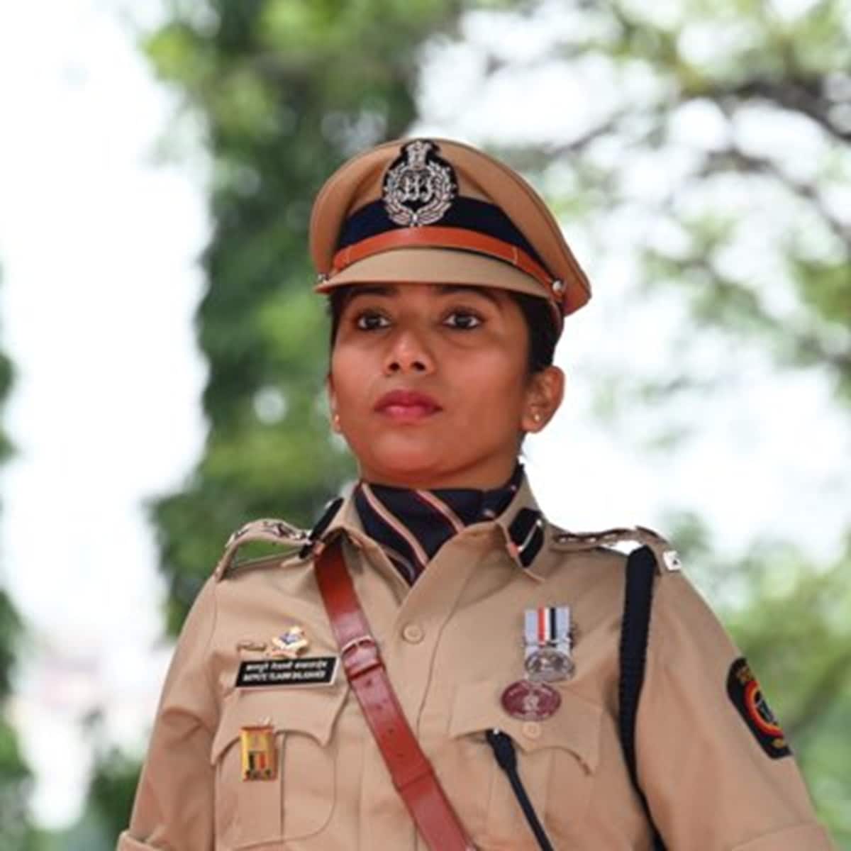 ips tejaswi satpute: ढोंगी ‘कैप्टन' अशोक खरात का काला साम्राज्य बेनकाब! अब तेजस्विनी सातपुते करेंगी SIT जांच की अगुवाई