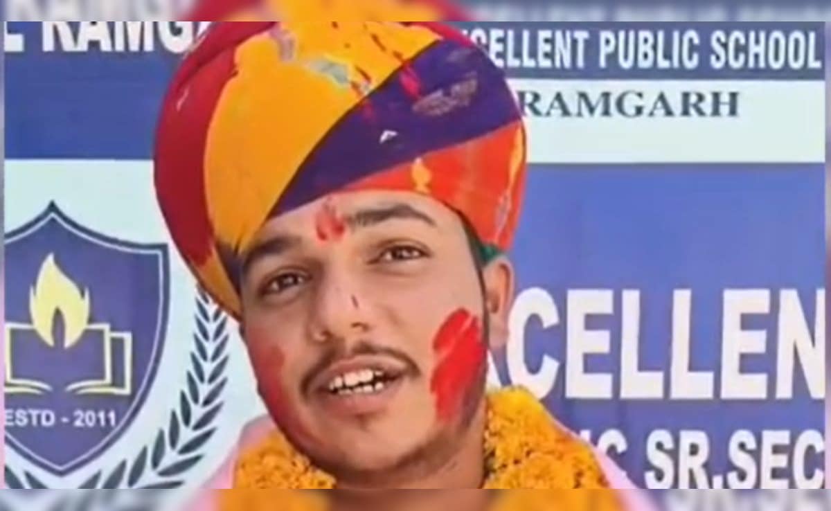 Rajasthan Board Result 2026: डूंगरपुर जिले से ईश्वर पाटीदार ने किया टॉप, 99.50% लाने के बाद अब IAS बनने का है सपना