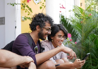 अब विदेशों में भी फ्री में आएंगे फोन पर SMS, Jio की खास सुविधा, जानें कैसे