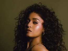 Days After Sunidhi Chauhan's Emotional Viral Video, Singer Postpones Kolkata Concert