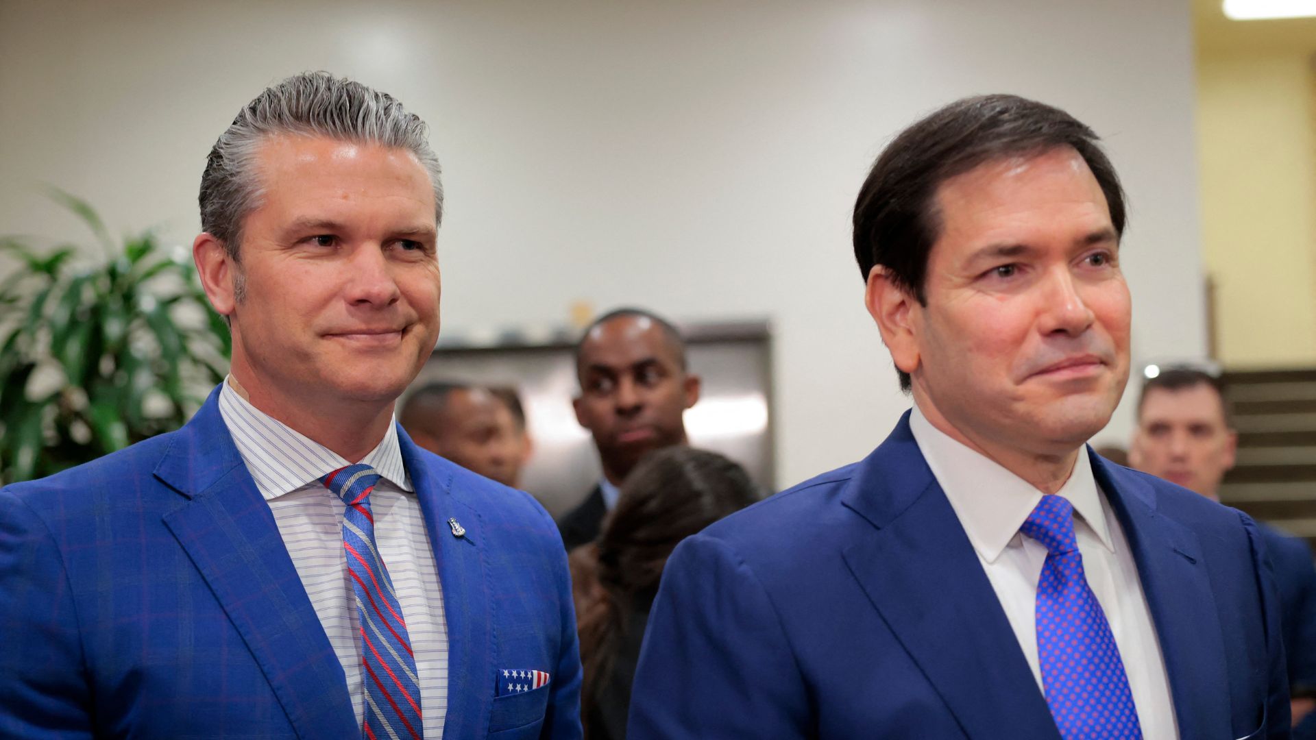 जंग के बीच निशाने पर अमेरिका के विदेश और रक्षा मंत्री? जिस आर्मी बेस में घर, वहां उड़ रहे अज्ञात ड्रोन