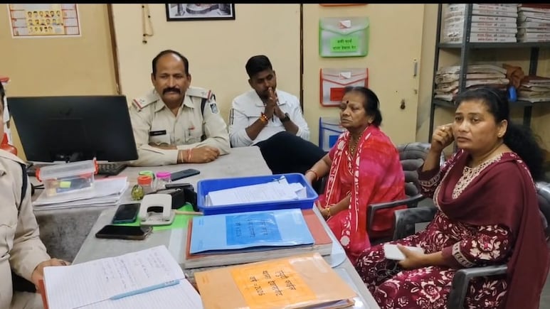 'तुम्हारे गहनों पर काल सवार', बुजुर्ग महिला ने सब-कुछ उतार कर दिया, ठगी का मामला हैरान कर देगा