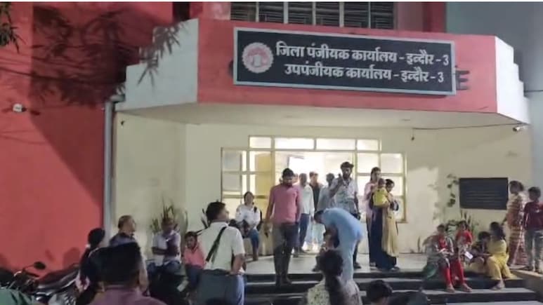 इंदौर में रजिस्ट्री कराने की होड़, 31 मार्च की डेडलाइन से पहले आधी रात तक खुले कार्यालय