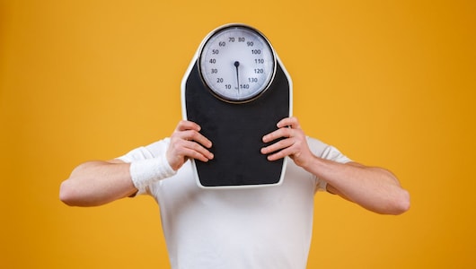 डाइट और एक्&zwj;सरसाइज के जरिए आप रहेंगे फिट? बेहतर रिजल्&zwj;ट के लिए ये Weight Machine जरूर रखें अपने पास