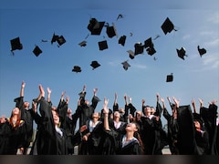 Degree vs Skills: क्या वाकई रद्दी का टुकड़ा बन गई है डिग्री? जानें आज के दौर में स्किल भारी है या सर्टिफिकेट