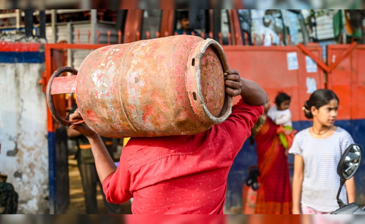 LPG Shortage: LPG की टेंशन दूर, PNG पर नए नियम, कमर्शियल गैस पर भी राहत... पढ़ें बड़े अपडेट्स