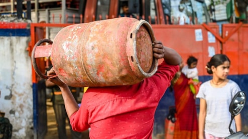 LPG Shortage: LPG की टेंशन दूर, PNG पर नए नियम, कमर्शियल गैस पर भी राहत... पढ़ें बड़े अपडेट्स