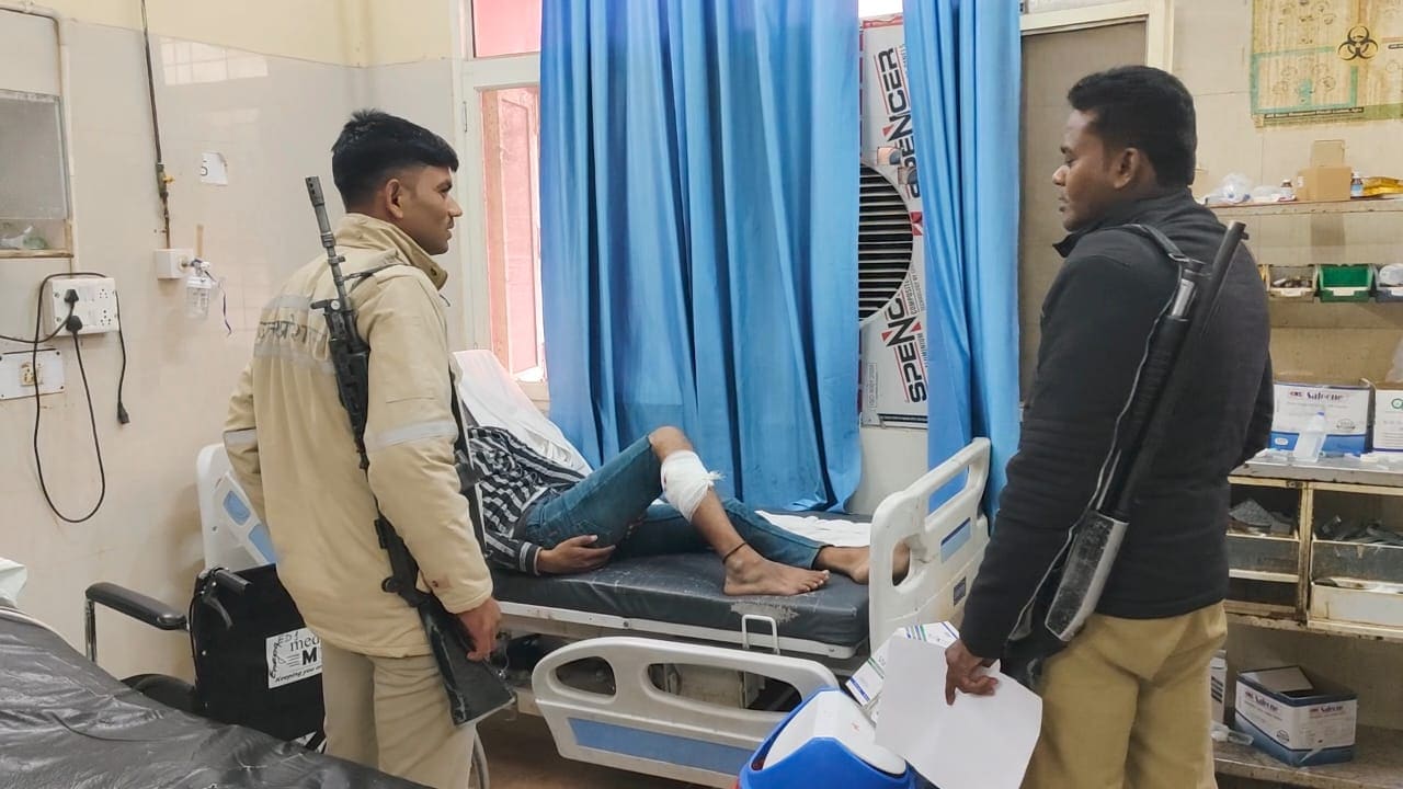UP Police Encounter: अस्पताल में भर्ती आरोपी