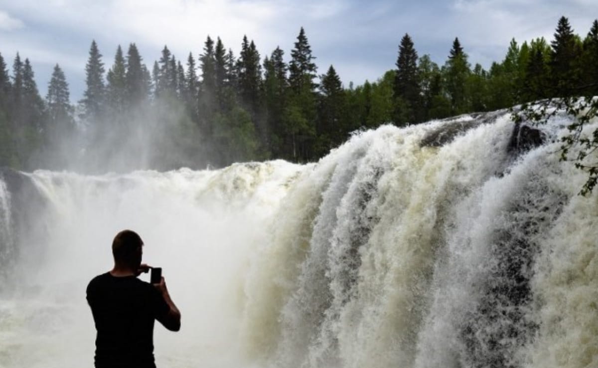World  Happiness Report 2026: सोशल मीडिया से घट रही युवाओं में खुशी, ट्रेंड को रोकने की दी गई चेतावनी