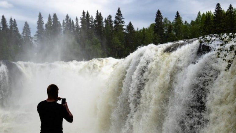 World  Happiness Report 2026: सोशल मीडिया से घट रही युवाओं में खुशी, ट्रेंड को रोकने की दी गई चेतावनी