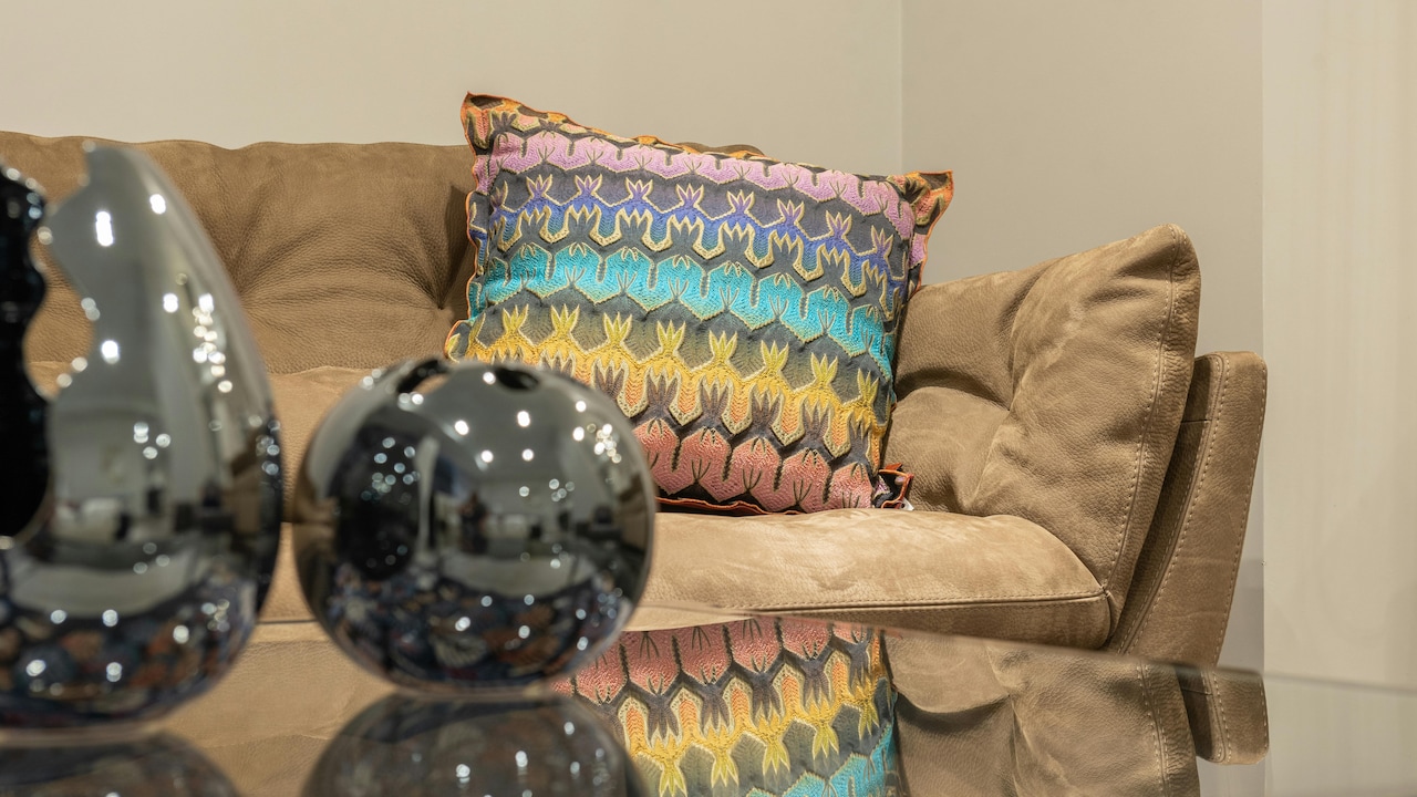 10 Reasons Cushion Covers Lose Shape: Tips To Pick High-Quality Fabrics 10 Reasons Cushion Covers Lose Shape: Tips To Pick High-Quality Fabrics