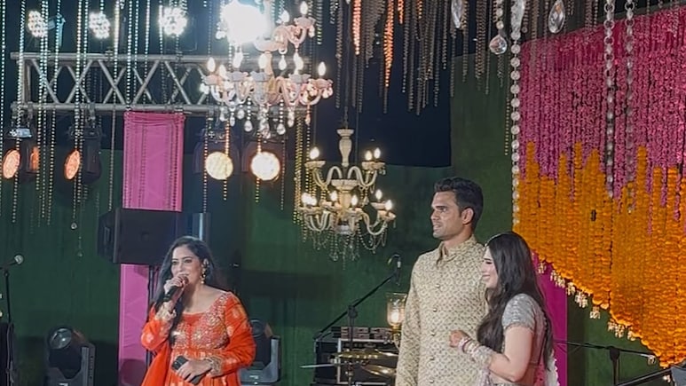 सचिन तेंदुलकर के बेटे की मेहंदी सेरेमनी का वीडियो, कुछ कुछ होता है गाने पर मंगेतर का हाथ थामे दिखे अर्जुन तेंदुलकर&nbsp;