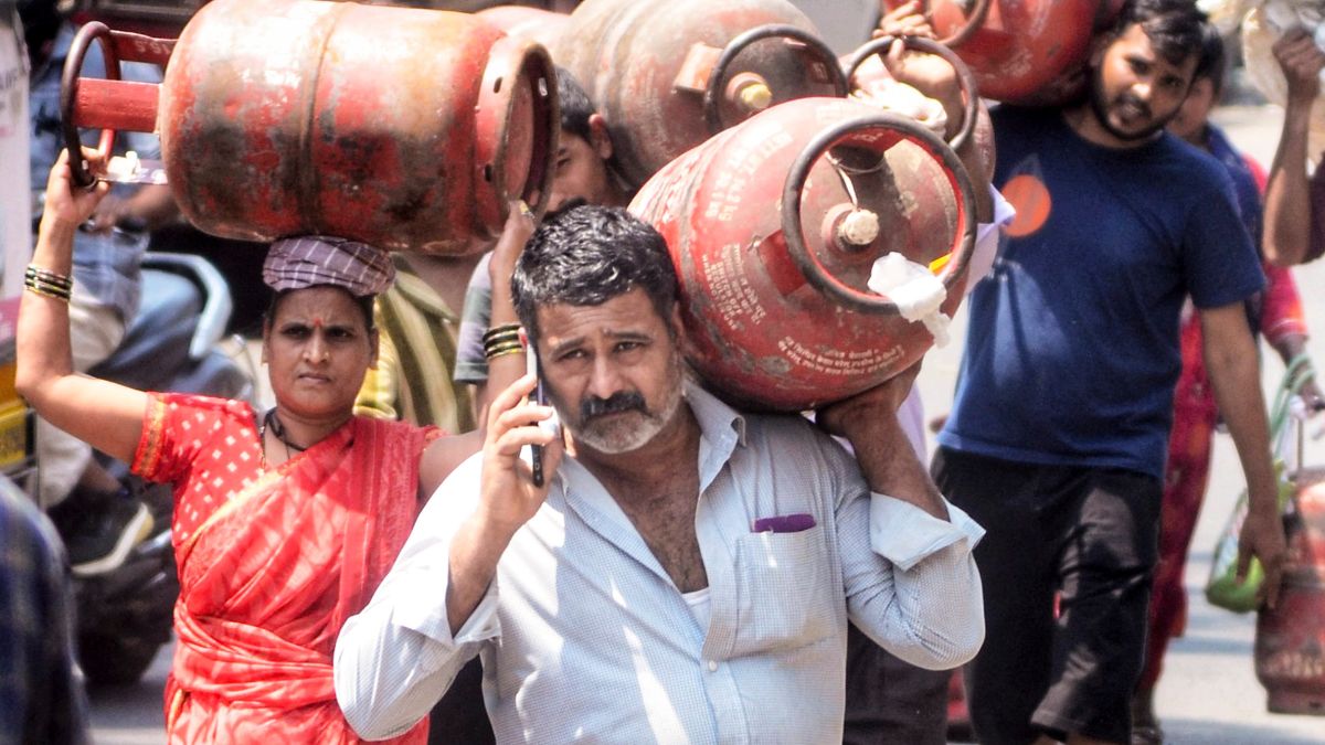 पेट्रोल-डीजल और LPG का फुल स्टॉक! PNG के लिए 90 दिन में सिलेंडर कर दें सरेंडर, PM मोदी आज लेंगे बड़ी बैठक