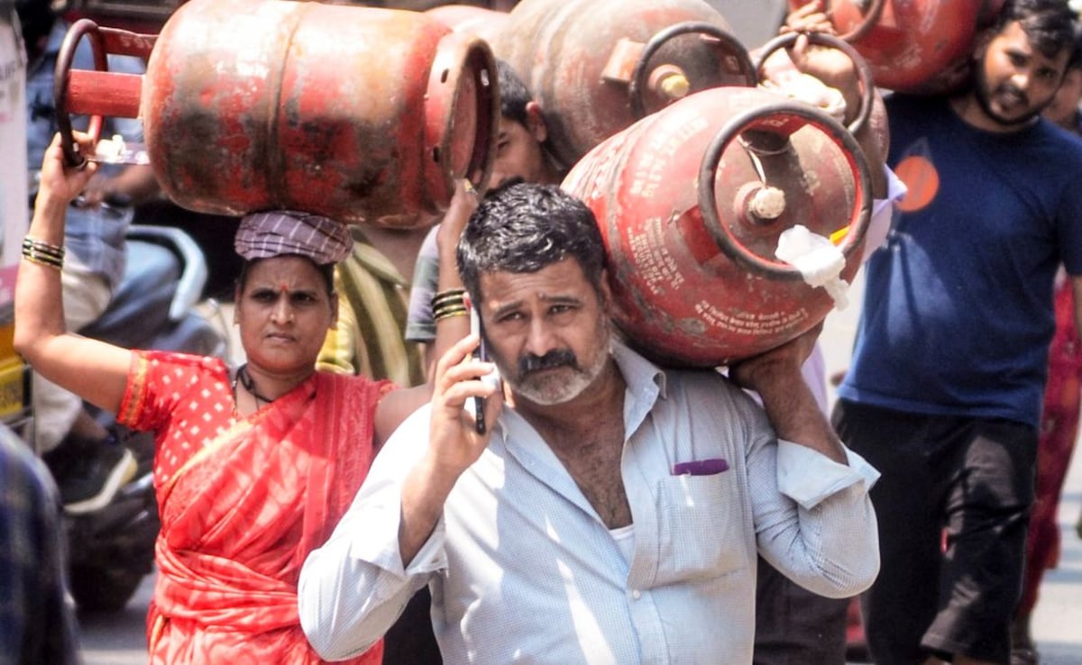 Petro Diesel LPG Shortage: पेट्रोल-डीजल और LPG का फुल स्टॉक! PNG के लिए 90 दिन में सिलेंडर कर दें सरेंडर, PM मोदी आज लेंगे बड़ी बैठक