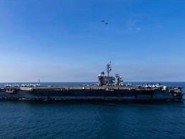 क्या ईरान के डर से पीछे हटा अमेरिका का जंगी जहाज अब्राहम लिंकन, क्या है इस दावे का सच