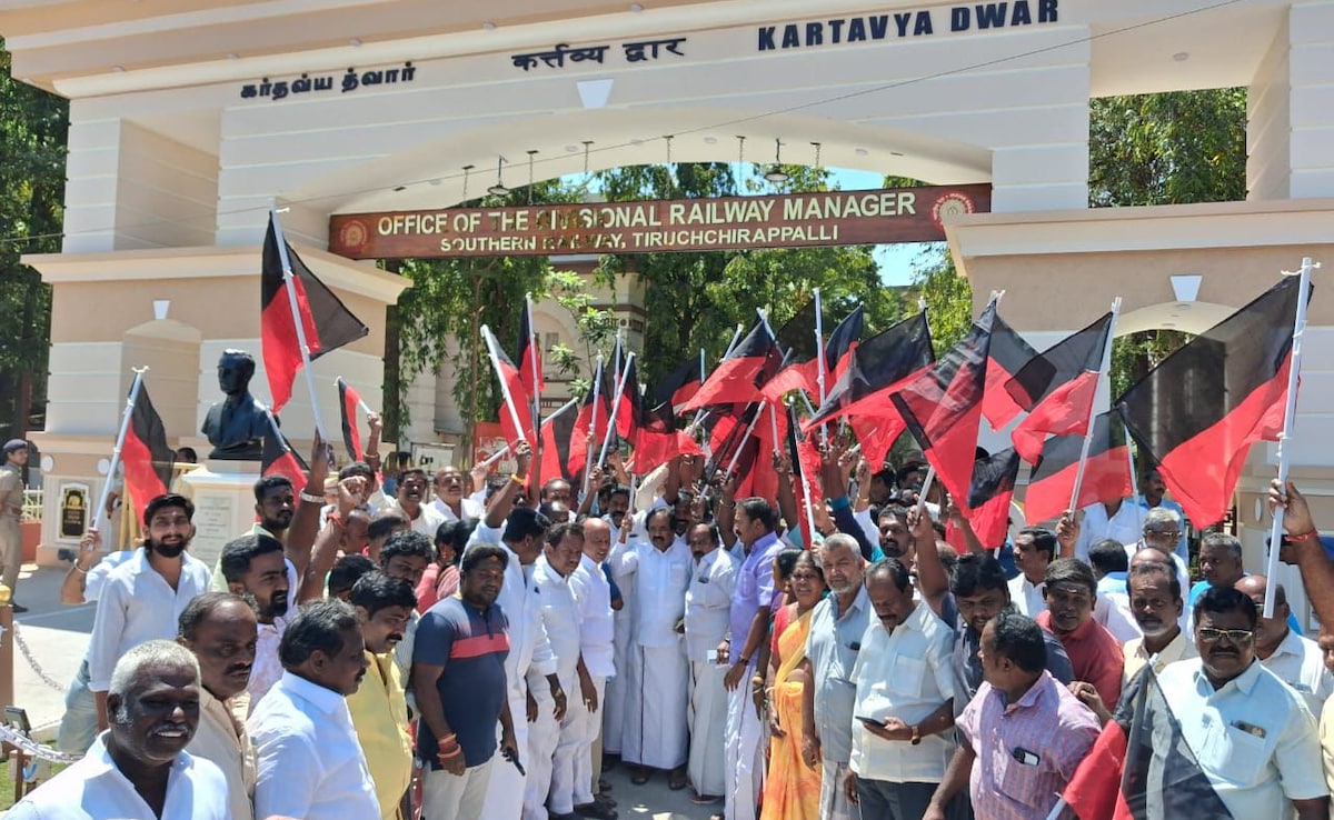 DMK's Sharp Attack At Centre After Hindi Board At Tamil Nadu Railway Office