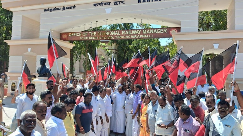 DMK's Sharp Attack At Centre After Hindi Board At Tamil Nadu Railway Office