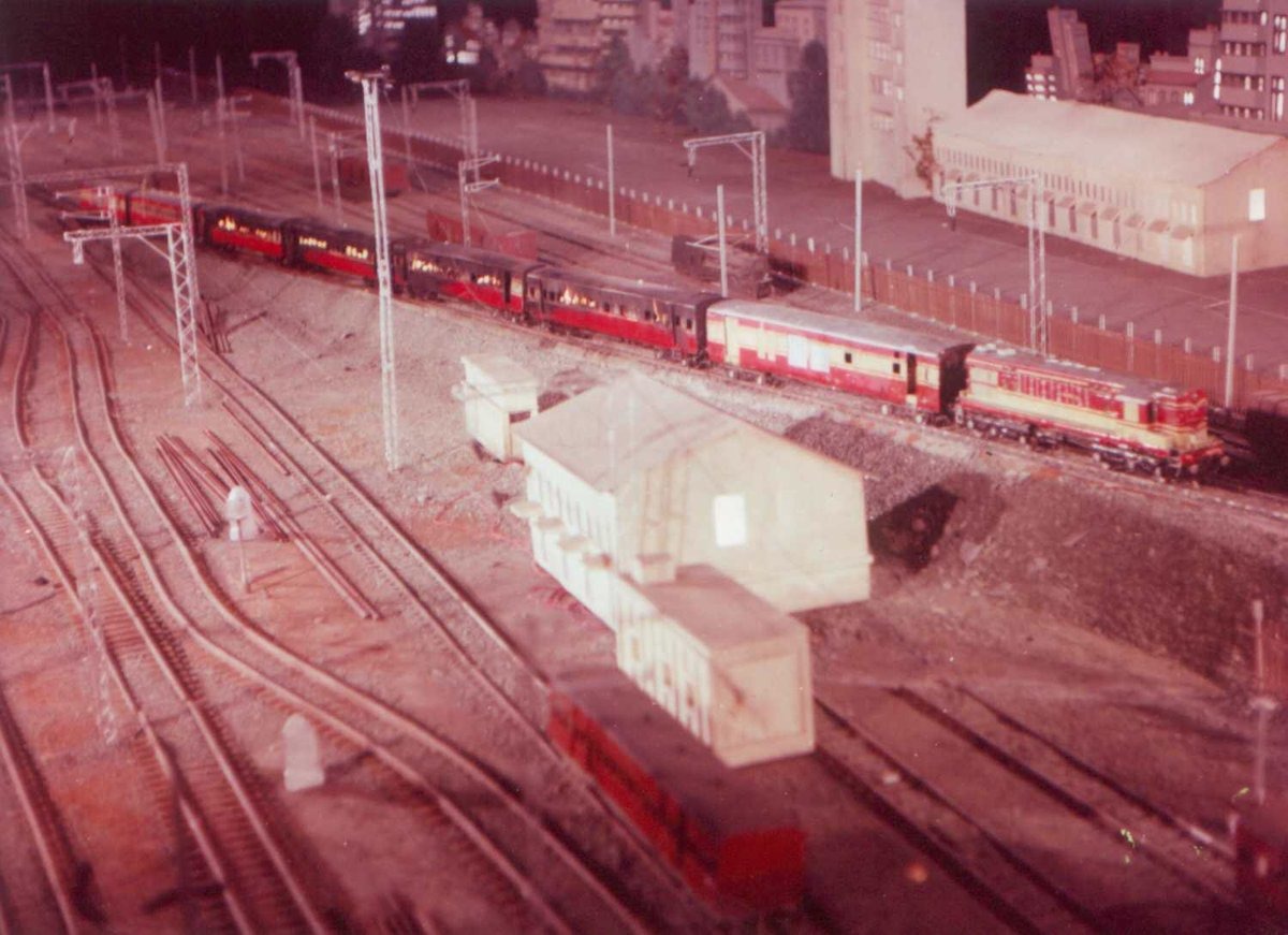 20 मार्च को रिलीज हुई 18 सितारों से सजी इस फिल्म में दौड़ी थी ‘मौत की ट्रेन', 5 साल में बनी कहलाई डिजास्टर