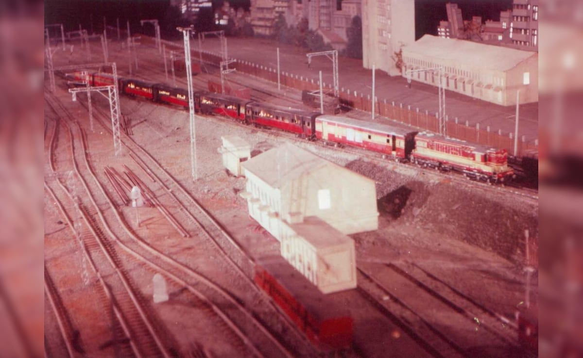 20 मार्च को रिलीज हुई 18 सितारों से सजी इस फिल्म में दौड़ी थी ‘मौत की ट्रेन', 5 साल में बनी कहलाई डिजास्टर