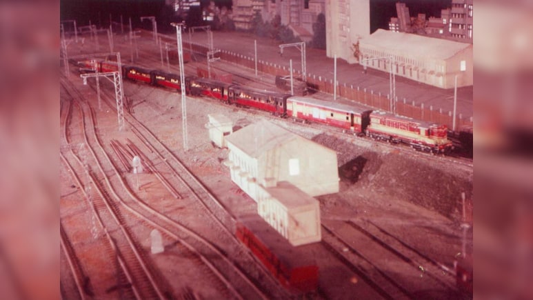 20 मार्च को रिलीज हुई 18 सितारों से सजी इस फिल्म में दौड़ी थी &lsquo;मौत की ट्रेन&rsquo;, 5 साल में बनी, करोड़ों झोंके फिर भी नहीं बन पाई सुपरहिट