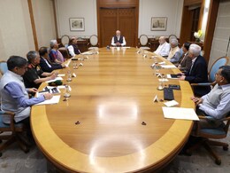 तेल-गैस की नहीं होगी किल्लत, कालाबाजारी बर्दाश्त नहीं... जानें PM मोदी की मैराथन बैठक के बड़े फैसले