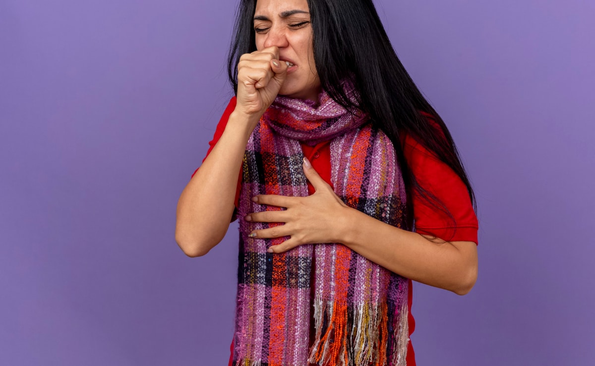 Why Does Your Throat Feel Dry And Raspy In Spring? Doctor Shares Remedies