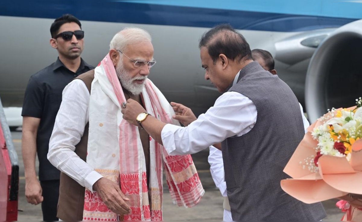 4750 करोड़ की योजनाएं, 3 नई ट्रेनें... चुनाव से पहले असम पहुंचे PM मोदी ने दी ये सौगात