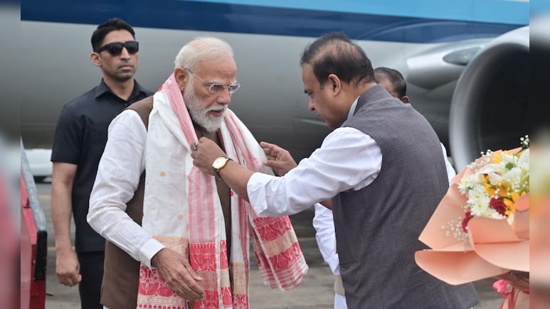 4750 करोड़ की योजनाएं, 3 नई ट्रेनें... चुनाव से पहले असम पहुंचे PM मोदी ने दी ये सौगात