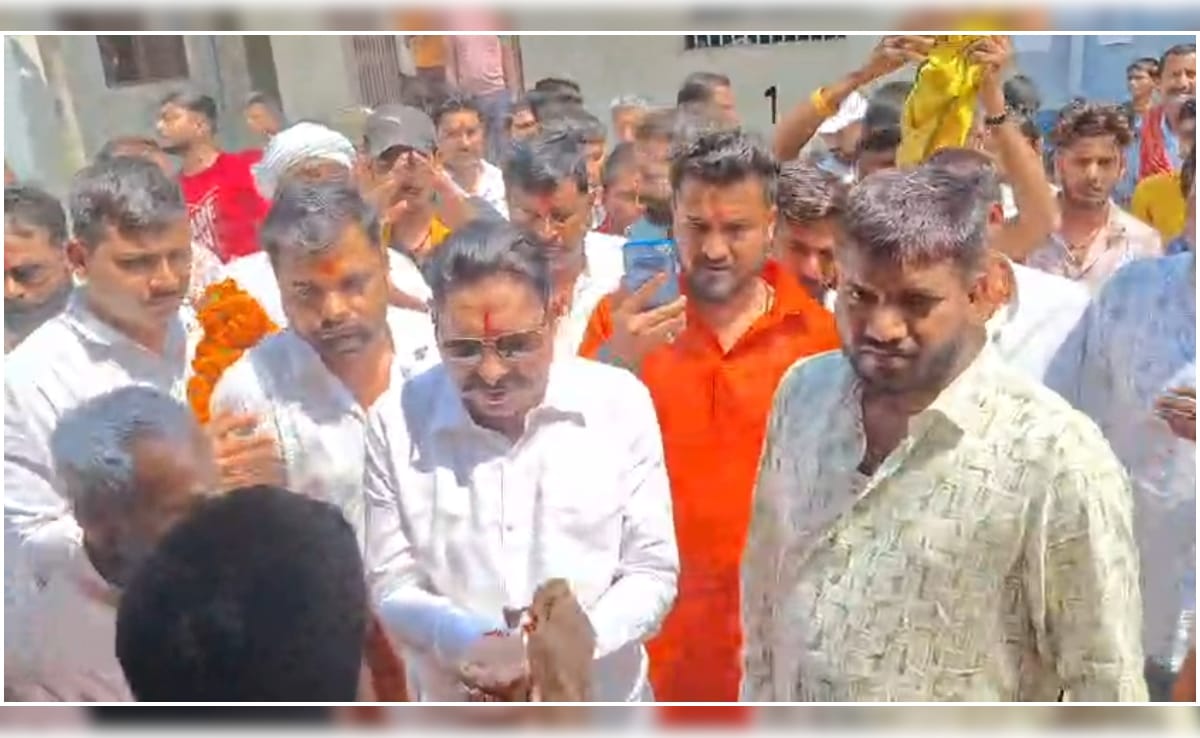 Anant Singh News: लैंड क्रूजर से 90 बार उतरे अनंत सिंह, कुलदेवी मंदिर के पुजारी को 'दक्षिणा' में दिया शिवाला का वचन