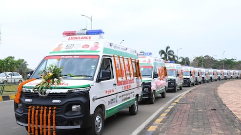 छत्तीसगढ़ को 370 नई एम्बुलेंस, CM साय ने दिखाई हरी झंडी; शहर में 15 और गांव में 30 मिनट में पहुंचेगी 108 सेवा