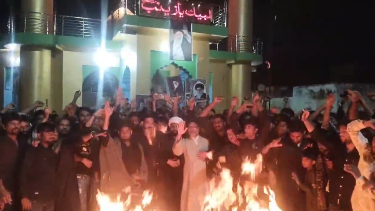 प्रदर्शनकारियों ने अमेरिका और इजरायल के नेताओं के पुतले फूंके