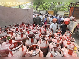 LPG की कालाबाज़ारी, जमाखोरी रोकने के लिए एक दिन में 6,000 छापे, 11,000 से अधिक सिलेंडर जब्त