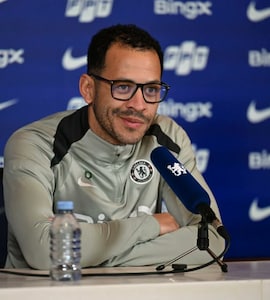 Chelsea Happy To Rotate Goalkeepers, Says Liam Rosenior