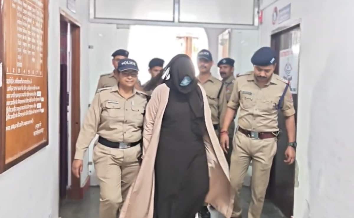 बुर्के में नशे का खेल, 36 लाख की स्मैक के साथ पकड़ी गई महिला तस्कर जोया 