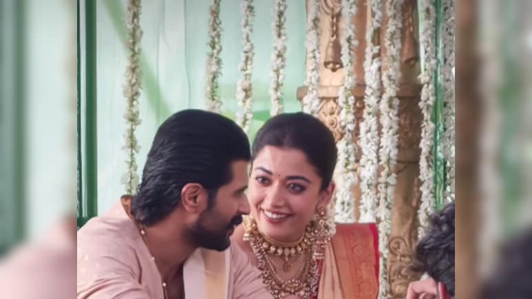 Newlyweds Rashmika Mandanna And Vijay Deverakonda Perform Satyanarayana Vratam At Their New Home In Telangana