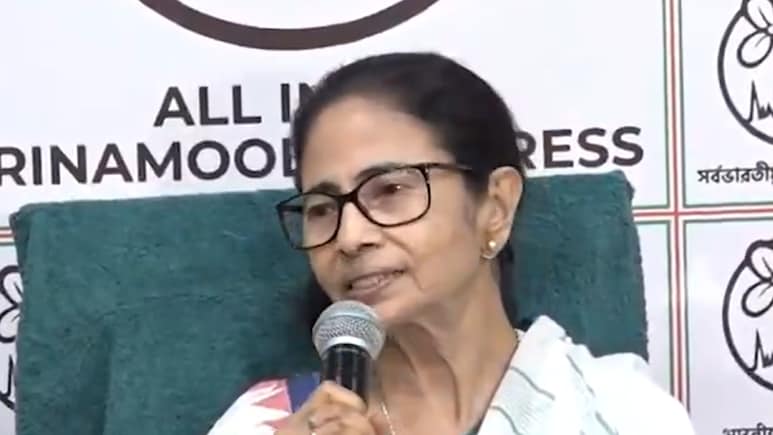 ममता सरकार ने नागरिक और ग्राम पुलिस स्वयंसेवकों का बोनस बढ़ाया, अब मिलेंगे 7400 रुपये