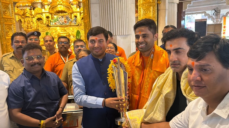 गणपति बप्पा मोरया, 'गुरु' गंभीर और कैप्टन सूर्या T20 वर्ल्ड कप ट्रॉफी संग पहुंचे सिद्धिविनायक मंदिर, VIDEO