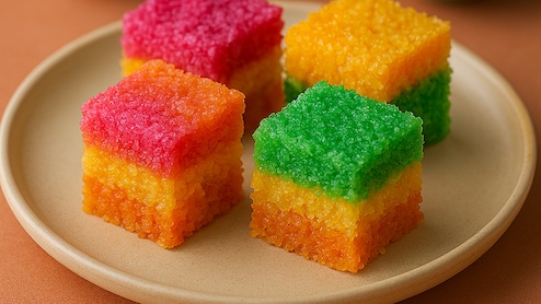 Colorful Nariyal Barfi Recipe For Holi: होली की खुशियों को करें दो गुना, घर पर बनाएं ''कलरफुल नारियल बर्फी"