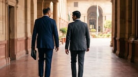 IAS बनने से कितनी अलग है भारतीय विदेश सेवा की नौकरी? जानें किसमें ज्यादा फायदा