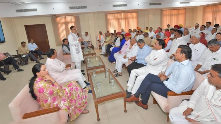 "व&zwj;िधायकों पर तीसरी आंख से रखी जा रही नजर", बीजेपी व&zwj;िधायक दल की बैठक में CM ने चेताया