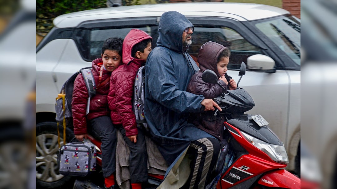 Delhi Rain Alert: IMD Predicts Thunderstorms, Lightning; Showers To Ease Rising Temperatures