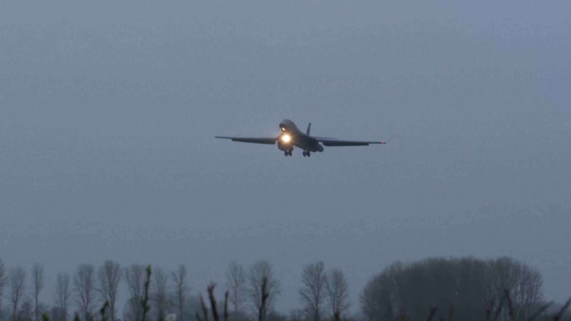 B-1B Lancer Arrives in UK After Keir Starmer Allows US Military Use of Bases
