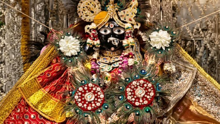 बांके बिहारी मंदिर विवाद पर सुप्रीम कोर्ट सख्त, कहा‑ मौजूदा व्यवस्थाओं में कोई बदलाव नहीं होगा