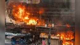 एमपी: शिवपुरी की आटा फैक्ट्री में लगी आग, लाखों का सामान खाक; जेसीबी-दमकल ने आग पर पाया काबू&nbsp;