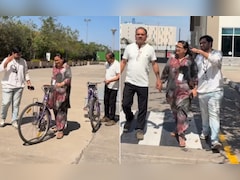 जब पहली बार बेटे के ऑफिस पहुंचे माता-पिता, इन्फोसिस कैंपस में घूमते हुए उनकी खुशी देख, भर आएंगी आंखें