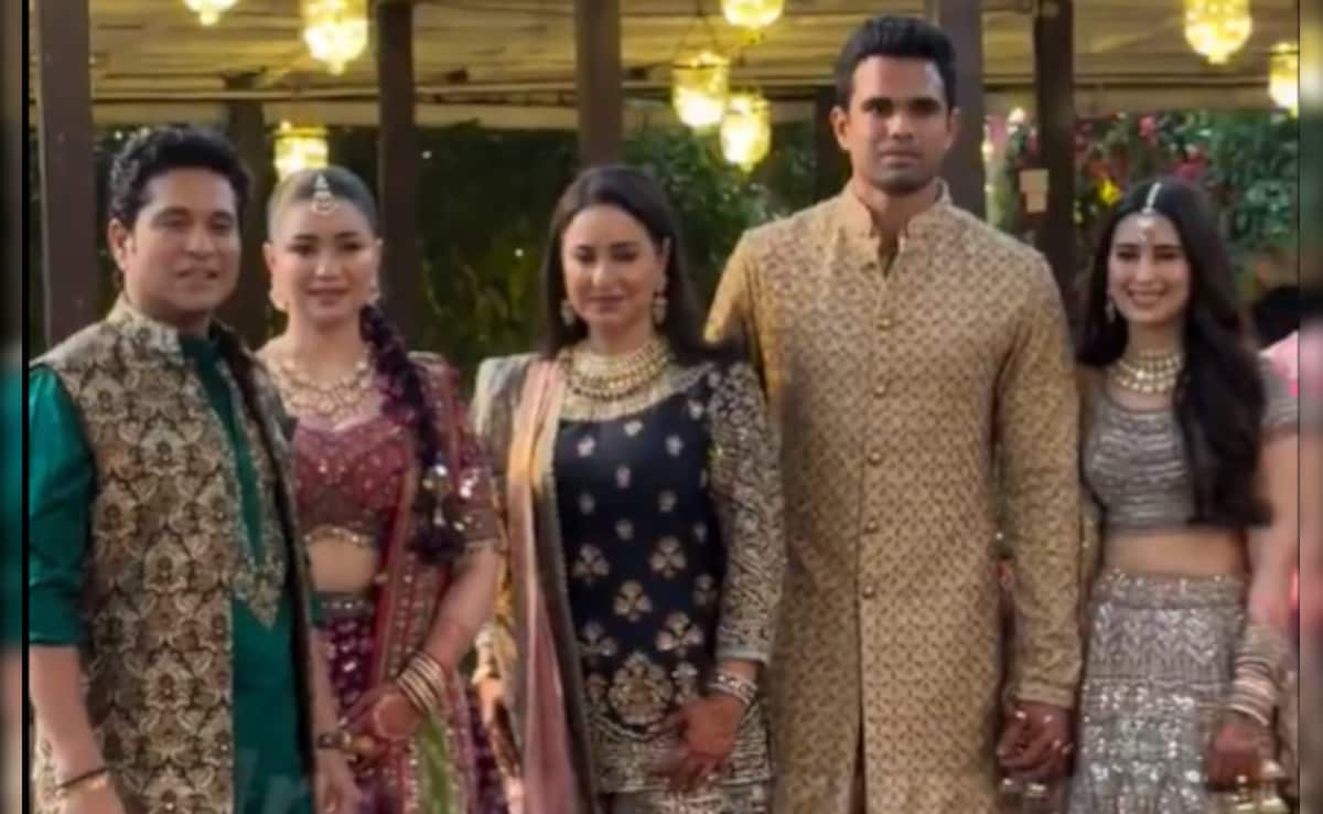 Arjun Tendulkar, Saaniya Chandhok Mehendi Ceremony: Sachin Tendulkar, Wife Anjali, Daughter Sara Look All Decked Up