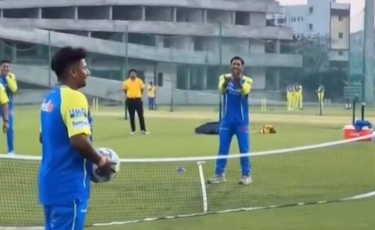 Watch: MS Dhonis Priceless Reaction As Sarfaraz Khan Makes Error During CSKs Practice Session