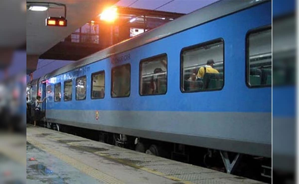Cancelled Train: भारतीय रेलवे ने अप्रैल के महीने में कैंसिल की ये ट्रेनें, सफर करने वाले हैं तो पहले देख लें ये लिस्ट